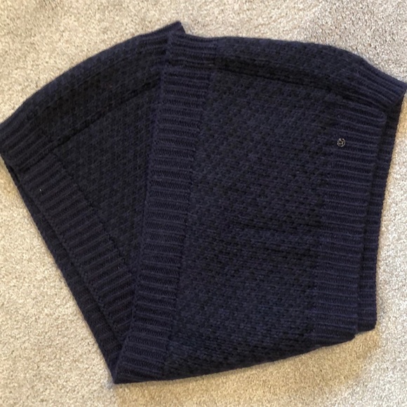 Lululemon Infinitely Mad black swan knit wool infinity scarf, black and purple - Picture 3 of 7